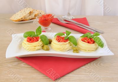 Nest of spaghetti with tomato dressing