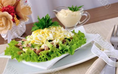 Salad with ham, cucumber, egg under the chips