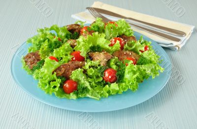 Green salad with chicken liver Green salad with chicken liver