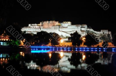 Night scenes of Potala Palace