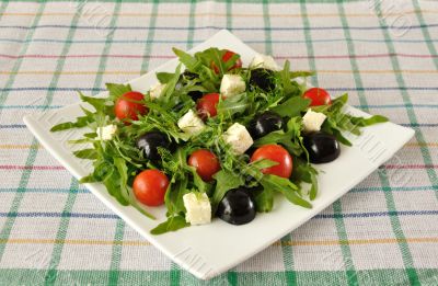 Salad of arugula with cherry tomatoes and grapes