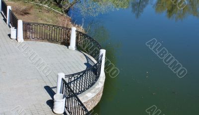 Embankment of the pond