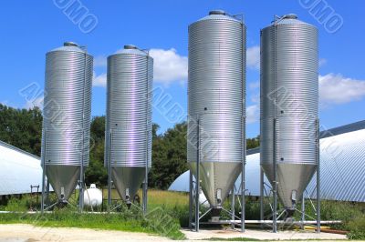 Silot for storing grain