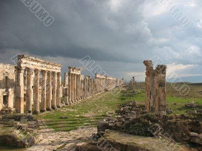 Apamea &ndash; it&rsquo;s a trace of antique power and shine