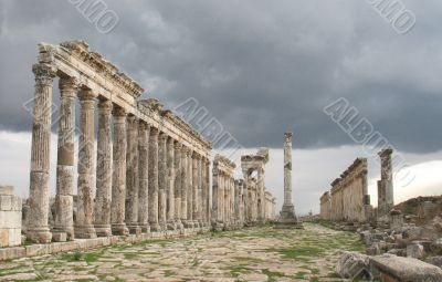 Apamea before a thunder-storm 