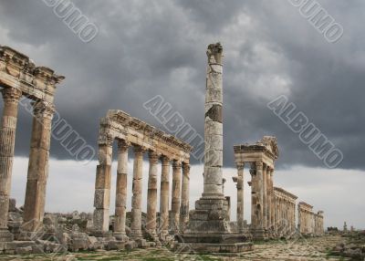 Apamea before a thunder-storm 