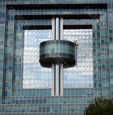 High-tech style building