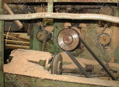 Sawing machine for wood processing