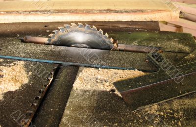 Sawing machine for wood processing