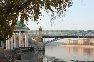 The embankment of the Moskva River in autumn