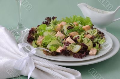Potato salad with salmon