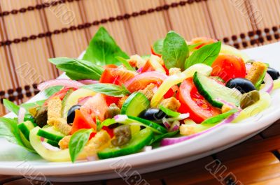 Vegetable salad with basil
