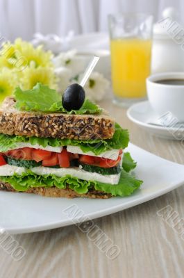 Sandwich with cheese and vegetables