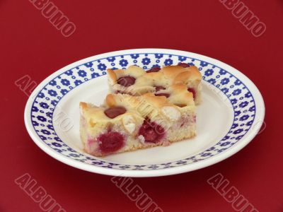 Sponge cake with cherries