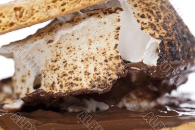 close up image of smores sandwich 