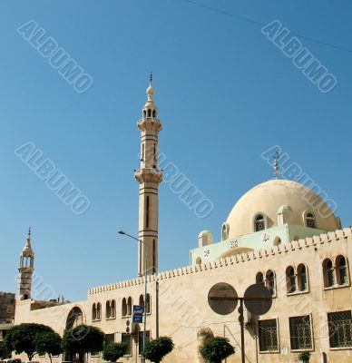 mosque in a syrian city