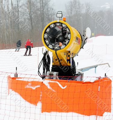 device for the production of snow