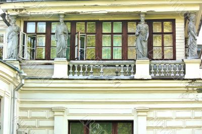 sculpture of the ancient palace 