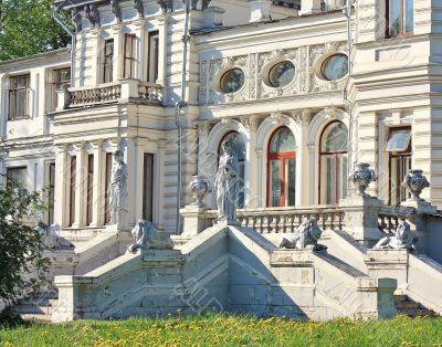 Main entrance of the ancient palace 