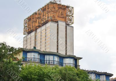 High-tech style building