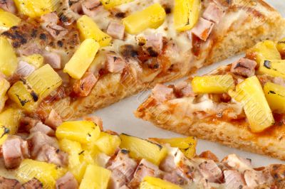 close up image of hawaiian pizza