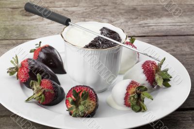 white and dark chocolate in cup with strawberries
