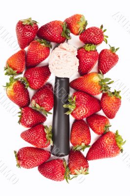 strawberry ice cream scoop and strawberries
