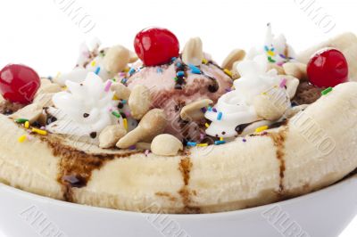 closed up banana split sundae