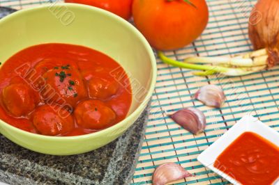 Meatballs with tomato sauce