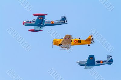 Formation of three aircraft of the FIO