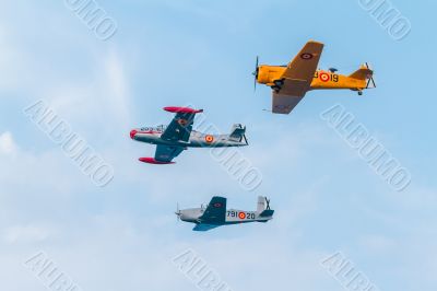 Formation of three aircraft of the FIO