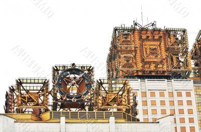 Decorative elements on the roof  of the building