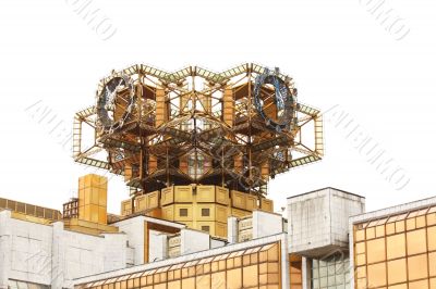 Decorative elements on the roof  of the building