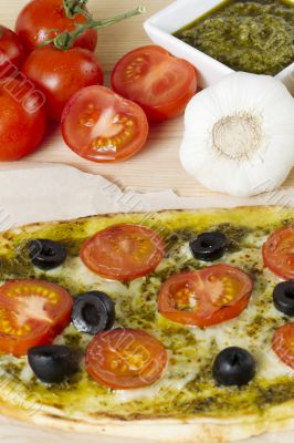 pizza with garlic and tomatoes