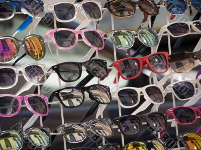 sunglasses-mirroring-house sunglasses-mirroring-house