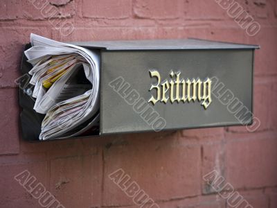 mailbox-metal-papers