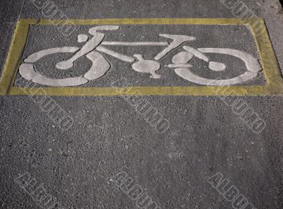 bicycle path-yellow edge bicycle path-yellow edge
