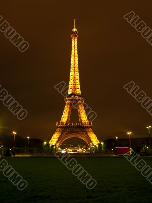 eiffel tower at night