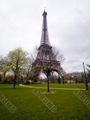 overcast eiffel tower