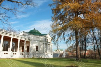 White colonnade with the wing rotunda 