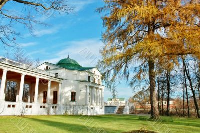 White colonnade with the wing rotunda 