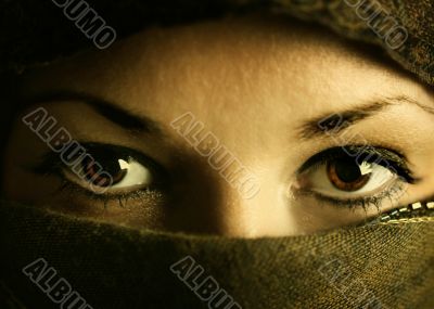 eastern woman beautiful eyes in paranja
