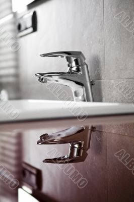 Bathroom faucet sefletion symmetrical
