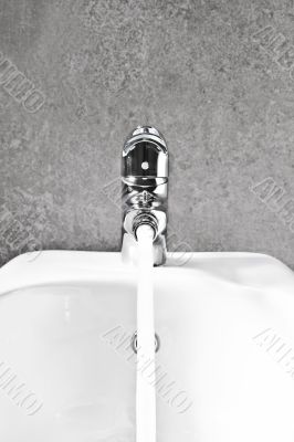 Bidet faucet water front