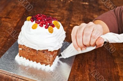 Christmas cake pastry bag decoration