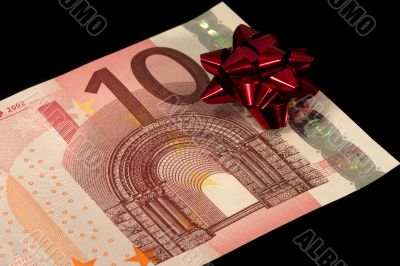 The banknote of 10 euro is a gift