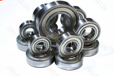 Many bearings of different sizes together. 