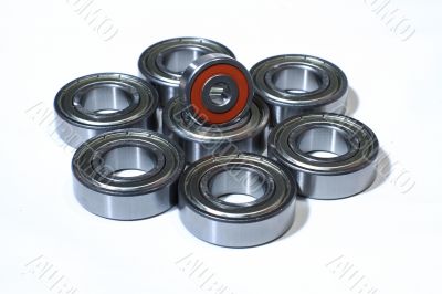 Many bearings of different sizes together. 