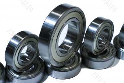Many bearings of different sizes together. 