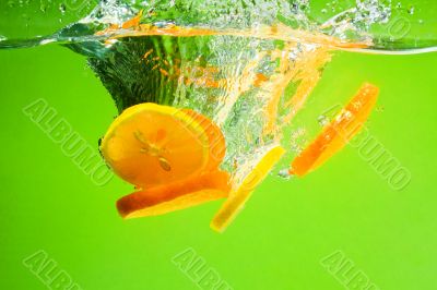 YELLOW CITRUS SPLASHING IN WATER 